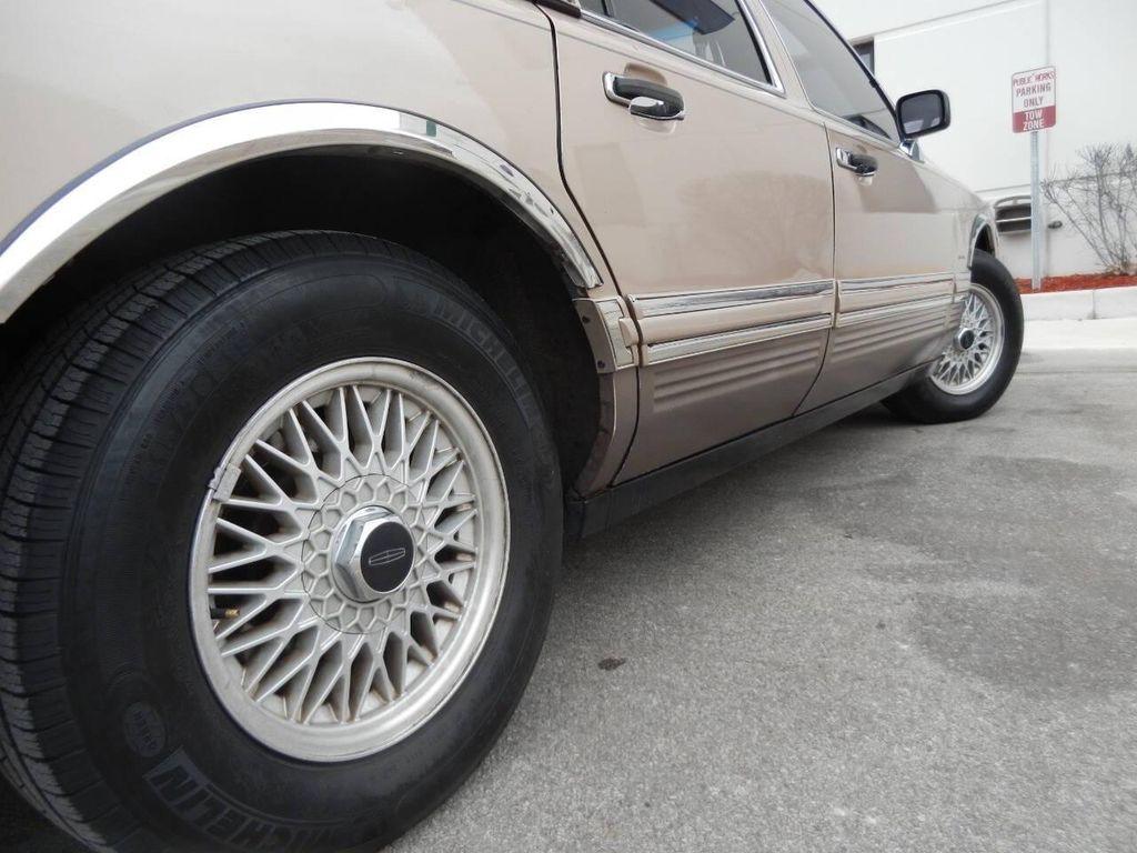 used 1992 Lincoln Town Car car, priced at $6,995