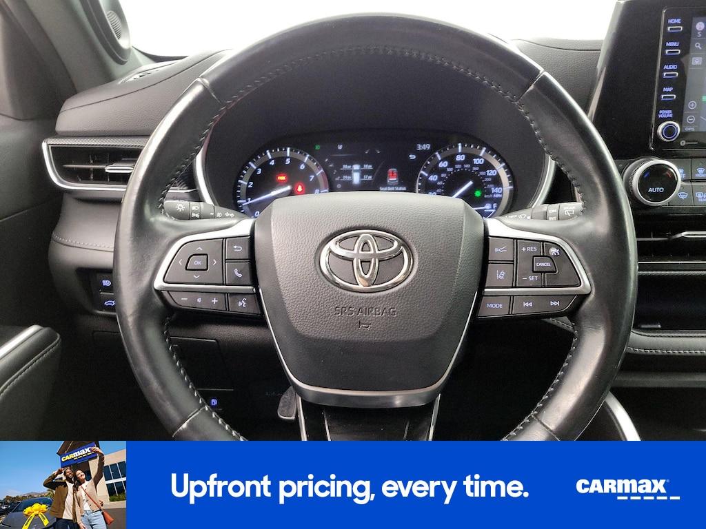 used 2021 Toyota Highlander car, priced at $27,998