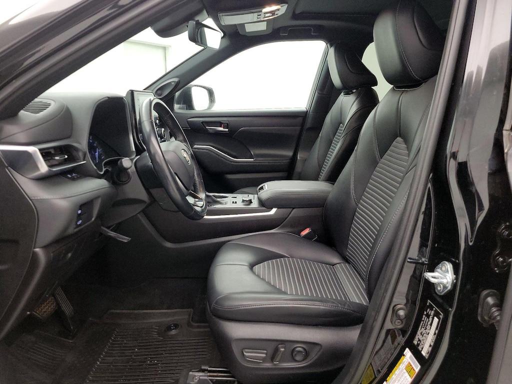 used 2021 Toyota Highlander car, priced at $27,998