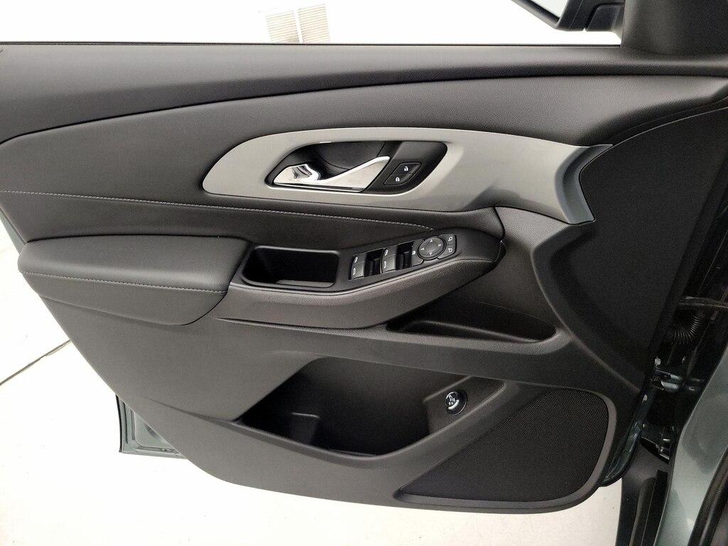 used 2023 Chevrolet Traverse car, priced at $29,998