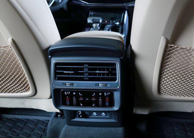 Audi Q7 view 13