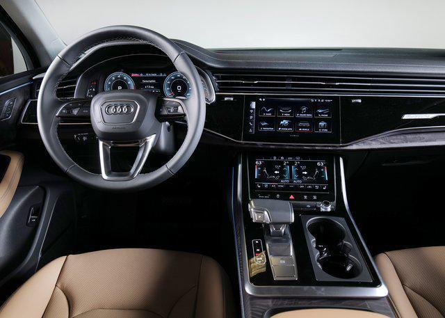 Audi Q7 view 3