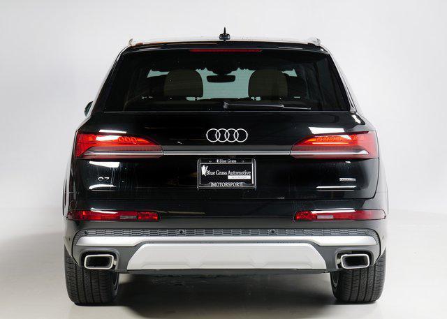 Audi Q7 view 7