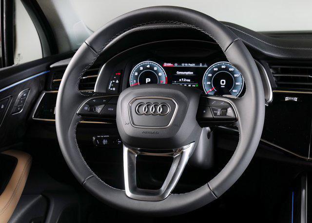 Audi Q7 view 14