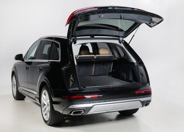 Audi Q7 view 6