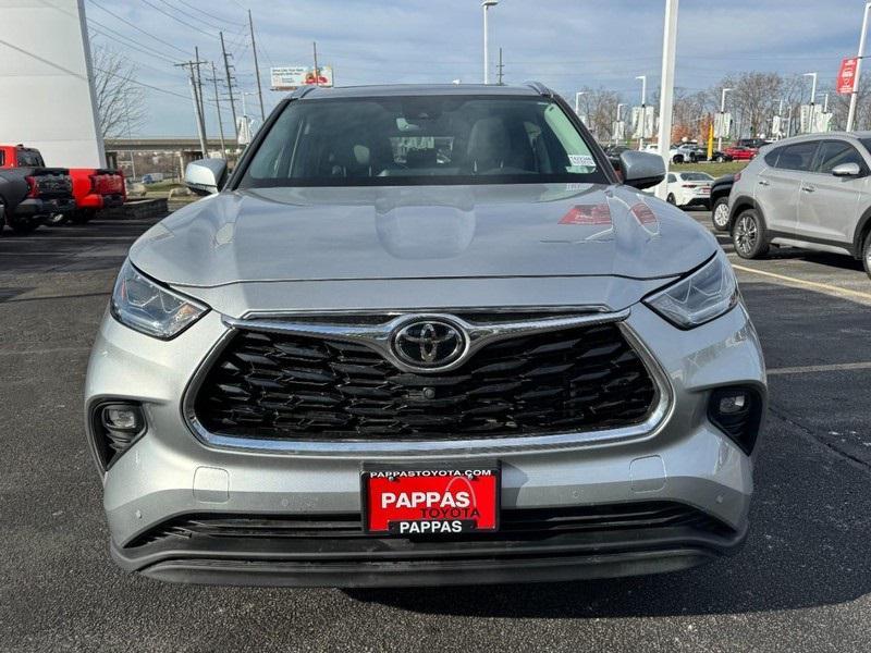 used 2022 Toyota Highlander car, priced at $35,500