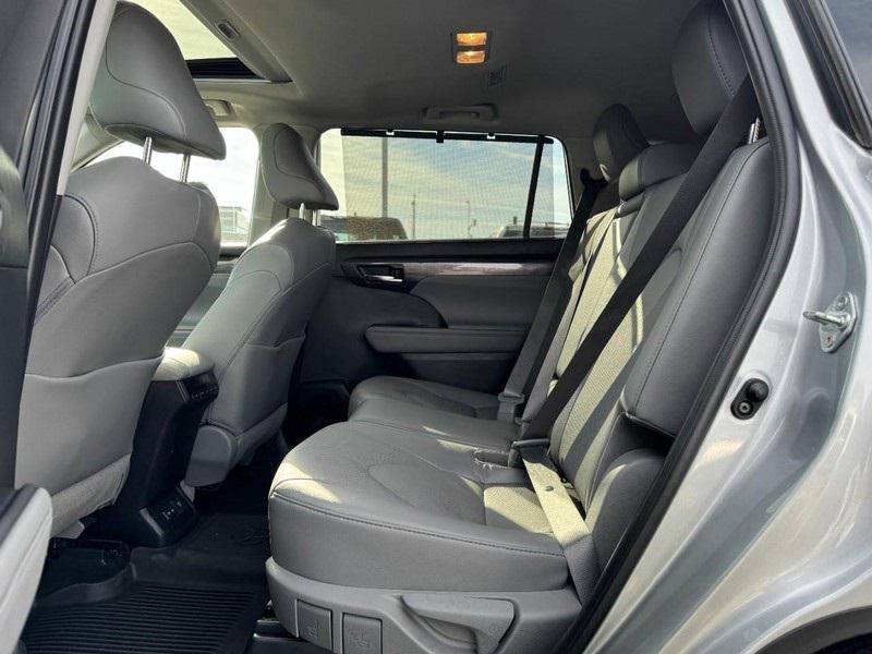 used 2022 Toyota Highlander car, priced at $35,500