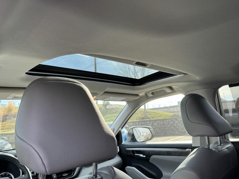 used 2022 Toyota Highlander car, priced at $35,500