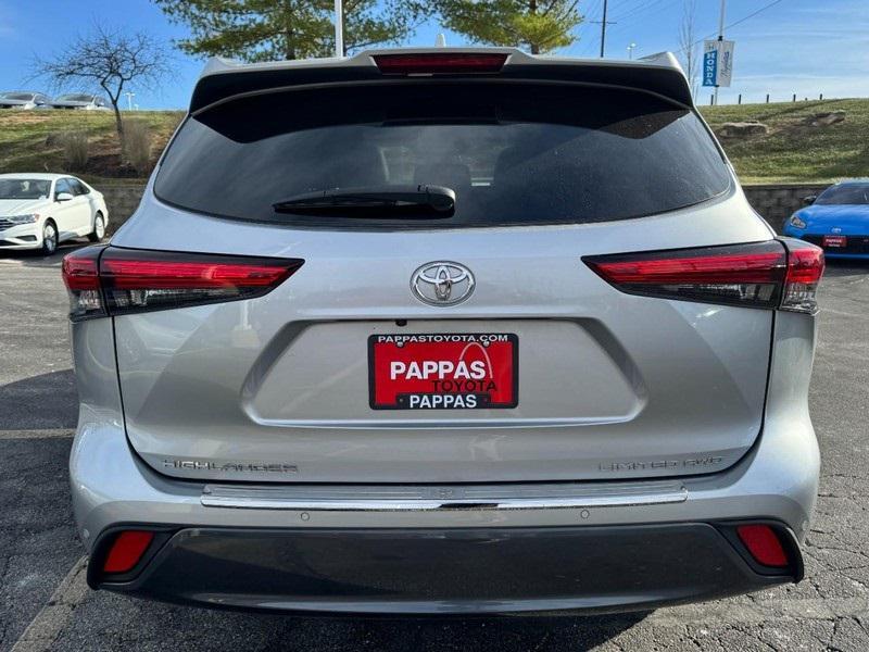 used 2022 Toyota Highlander car, priced at $35,500