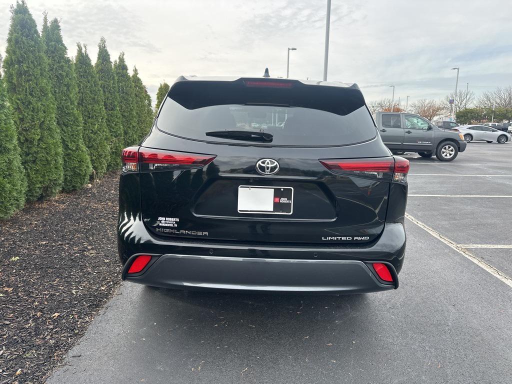 used 2025 Toyota Highlander car, priced at $52,076
