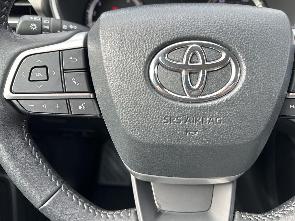 used 2025 Toyota Highlander car, priced at $44,794