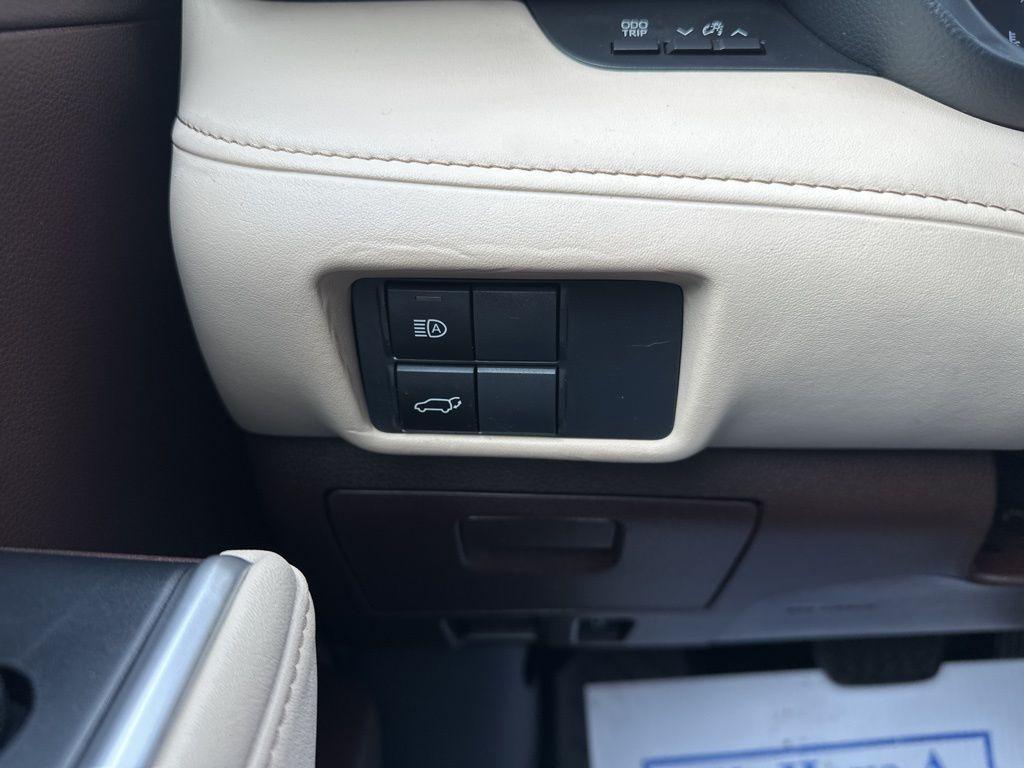 used 2020 Toyota Highlander car, priced at $27,123