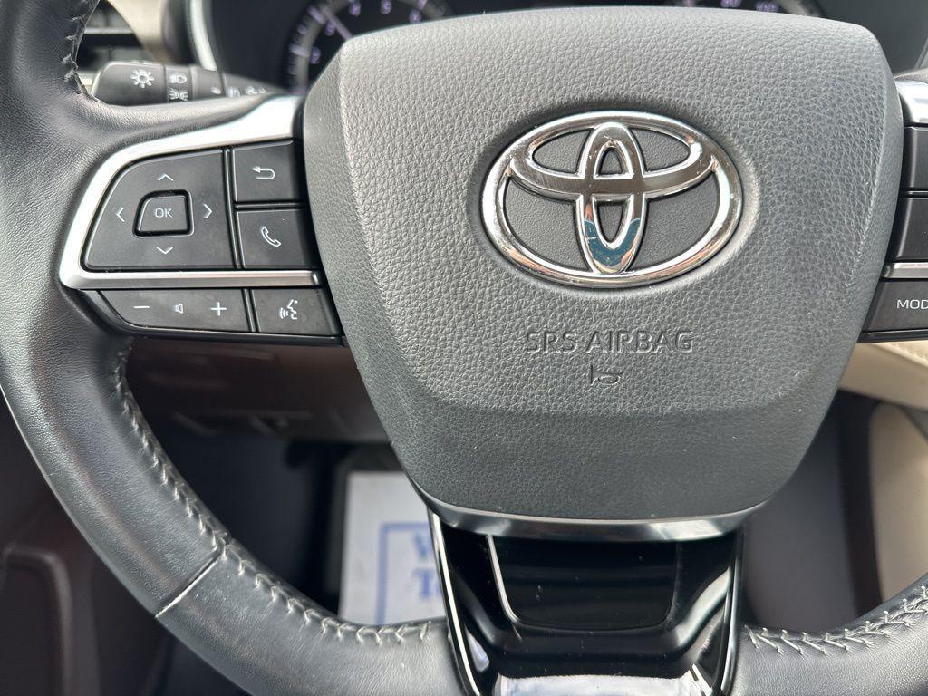 used 2020 Toyota Highlander car, priced at $27,123