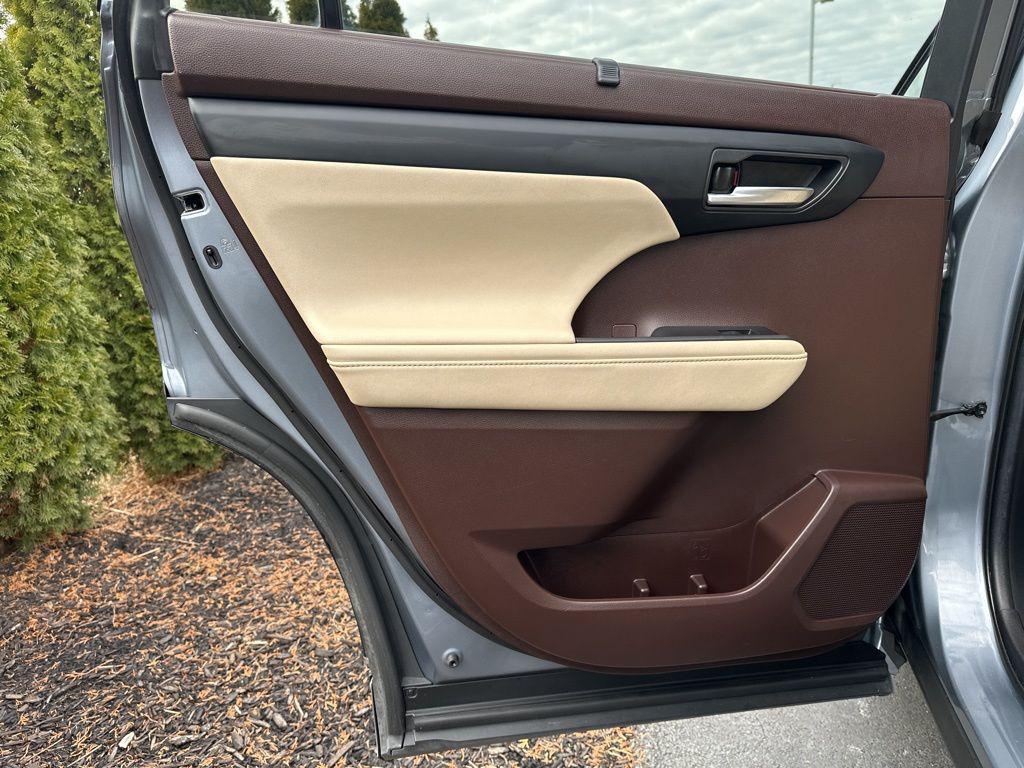 used 2020 Toyota Highlander car, priced at $27,123