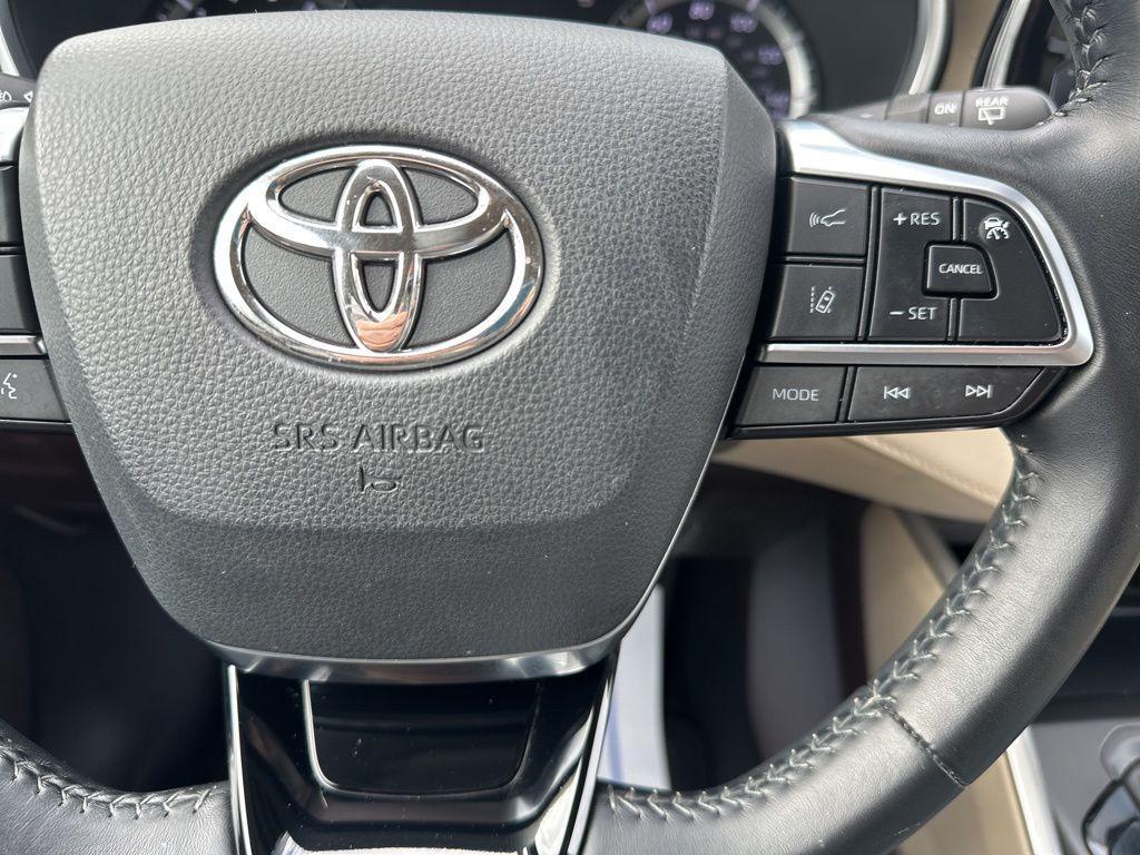used 2020 Toyota Highlander car, priced at $27,123