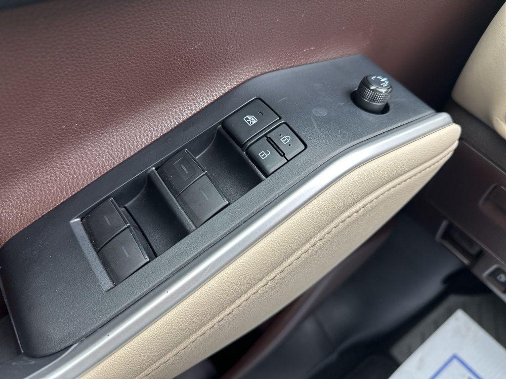 used 2020 Toyota Highlander car, priced at $27,123