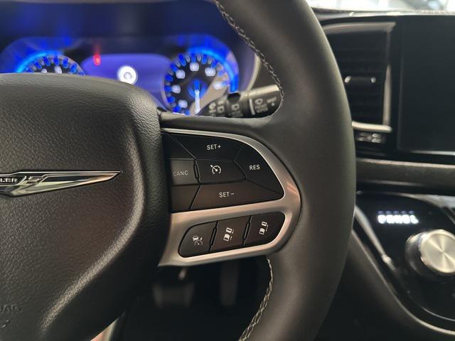 used 2025 Chrysler Pacifica car, priced at $30,998