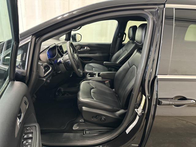 used 2025 Chrysler Pacifica car, priced at $30,998
