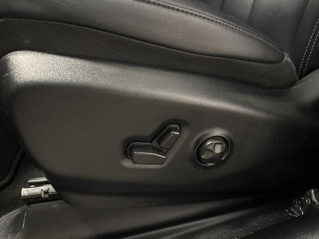 used 2025 Chrysler Pacifica car, priced at $30,998