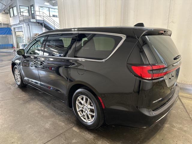 used 2025 Chrysler Pacifica car, priced at $30,998