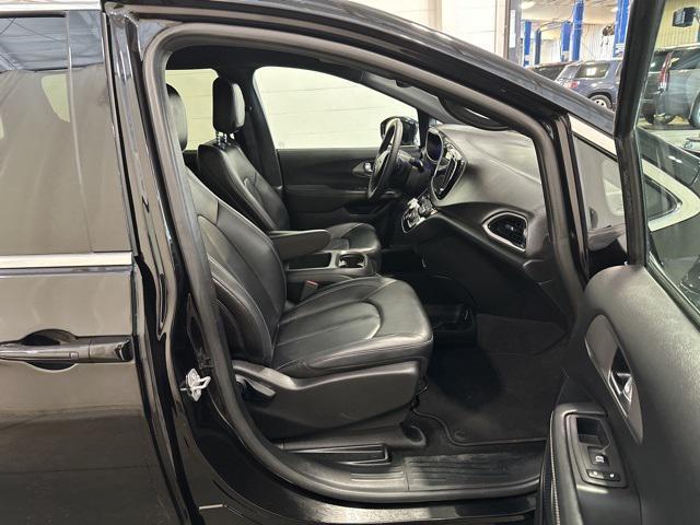 used 2025 Chrysler Pacifica car, priced at $30,998