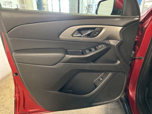 used 2023 Chevrolet Traverse car, priced at $29,392