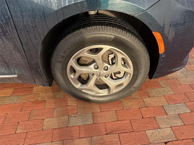 used 2022 Chrysler Pacifica car, priced at $33,559