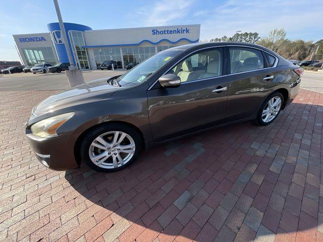 used 2014 Nissan Altima car, priced at $11,579
