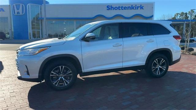 used 2019 Toyota Highlander car, priced at $23,206