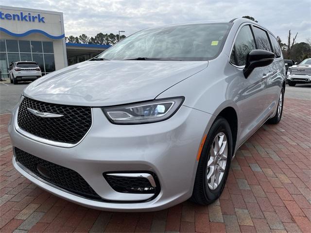 used 2024 Chrysler Pacifica car, priced at $30,994