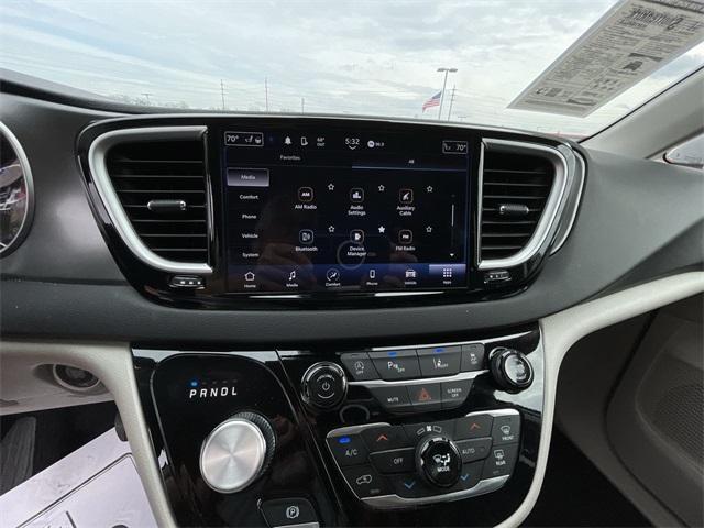 used 2024 Chrysler Pacifica car, priced at $30,994