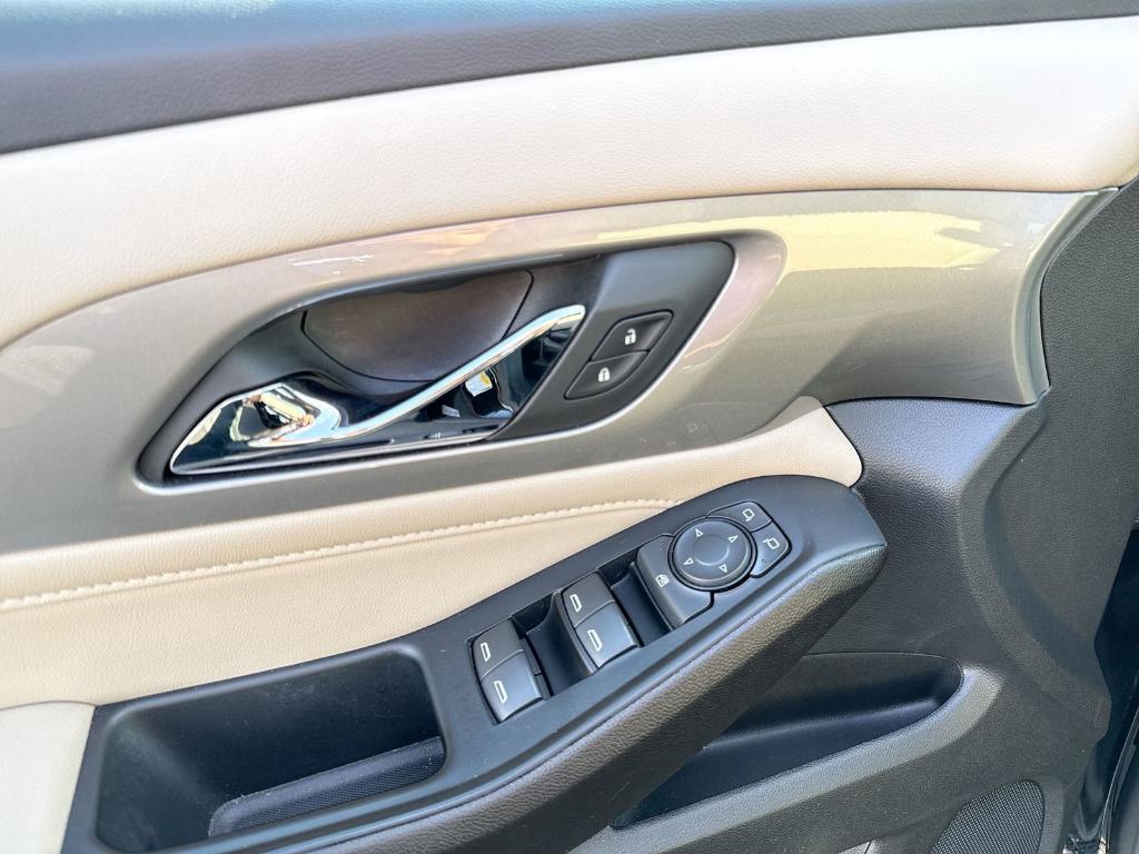 used 2023 Chevrolet Traverse car, priced at $27,834