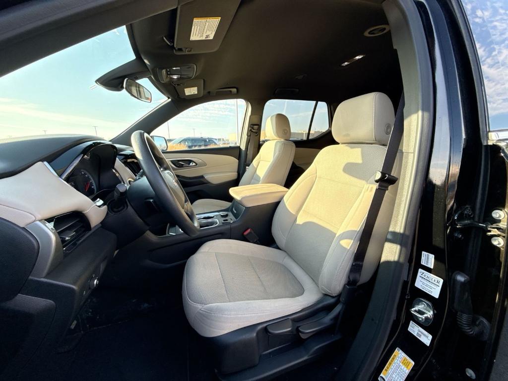 used 2023 Chevrolet Traverse car, priced at $27,834