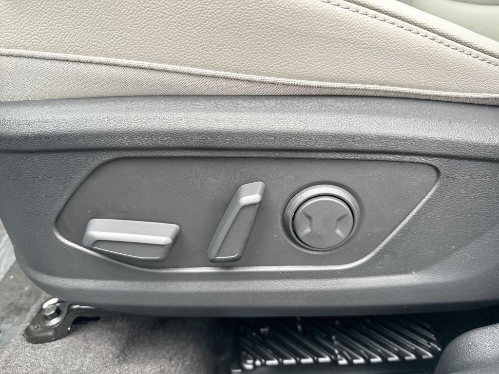 new 2026 Hyundai TUCSON Hybrid car, priced at $43,410