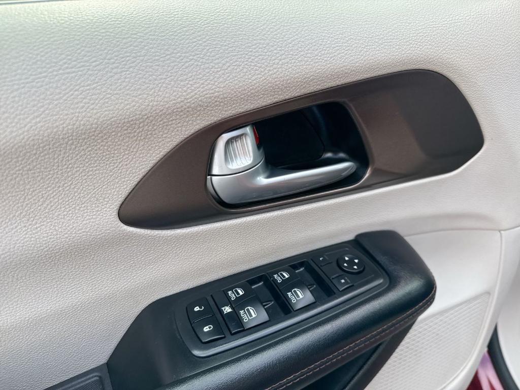 used 2018 Chrysler Pacifica car, priced at $18,971