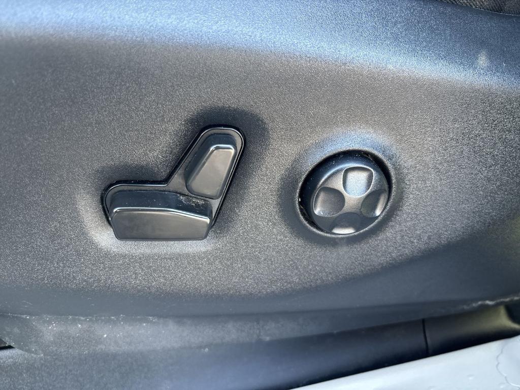 used 2022 Chrysler Pacifica car, priced at $23,327