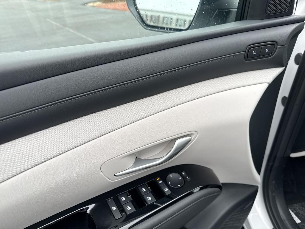 new 2026 Hyundai TUCSON Hybrid car, priced at $43,899