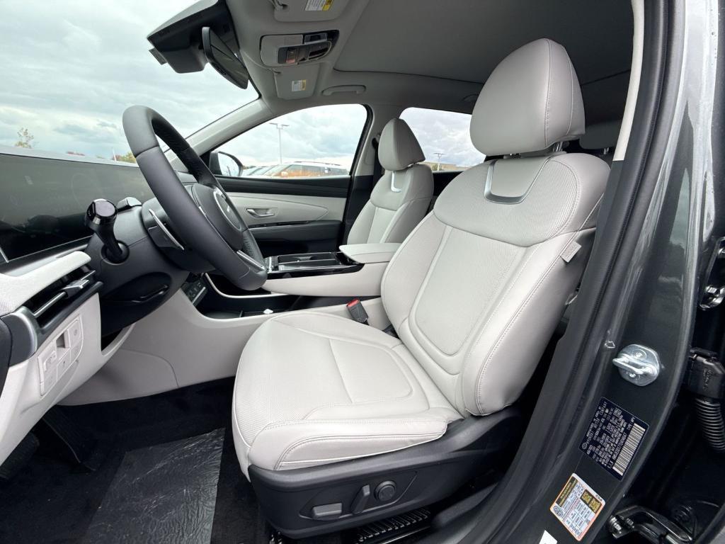 new 2026 Hyundai TUCSON Hybrid car, priced at $43,170