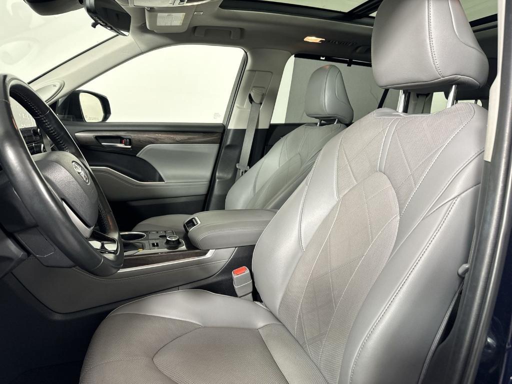 used 2023 Toyota Highlander car, priced at $38,148