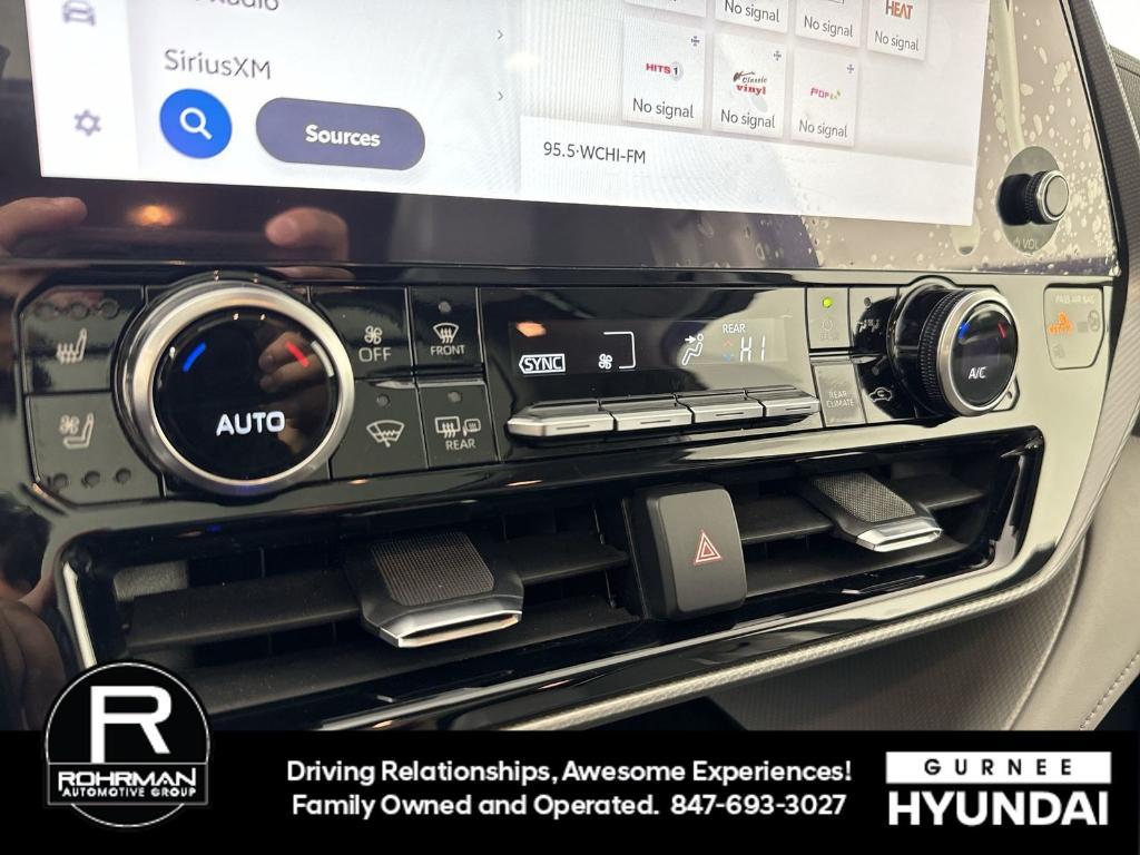 used 2023 Toyota Highlander car, priced at $38,148