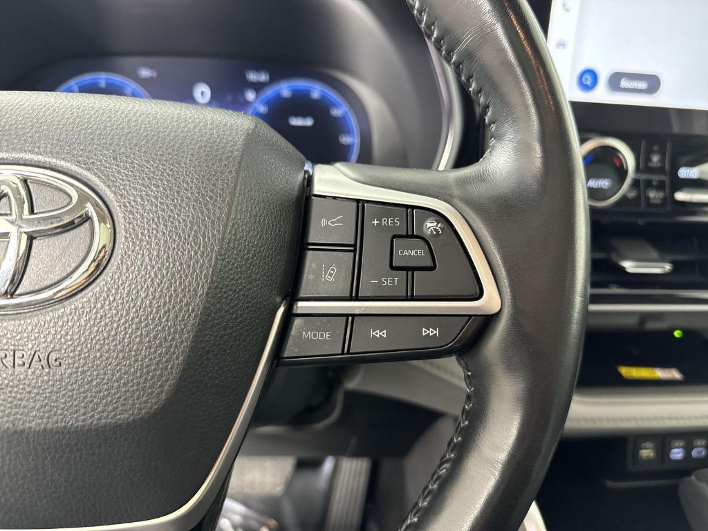 used 2023 Toyota Highlander car, priced at $38,148