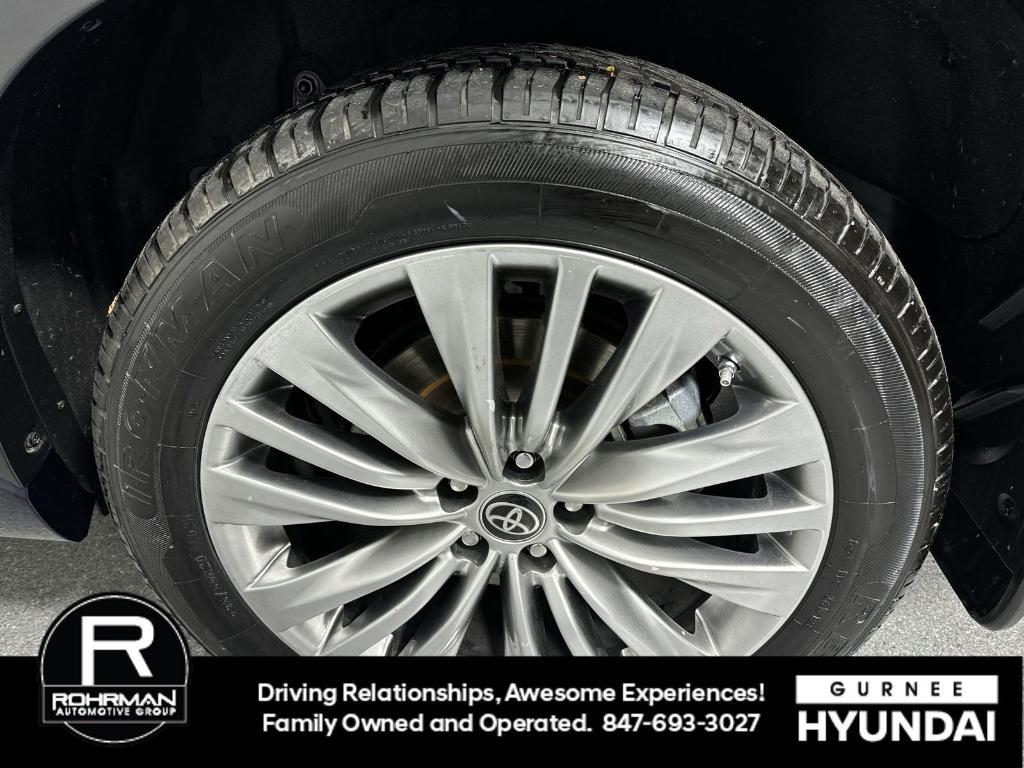 used 2023 Toyota Highlander car, priced at $38,148