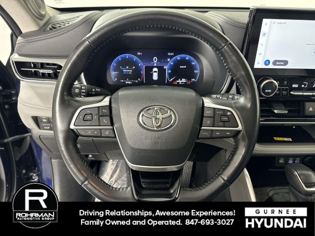 used 2023 Toyota Highlander car, priced at $38,148