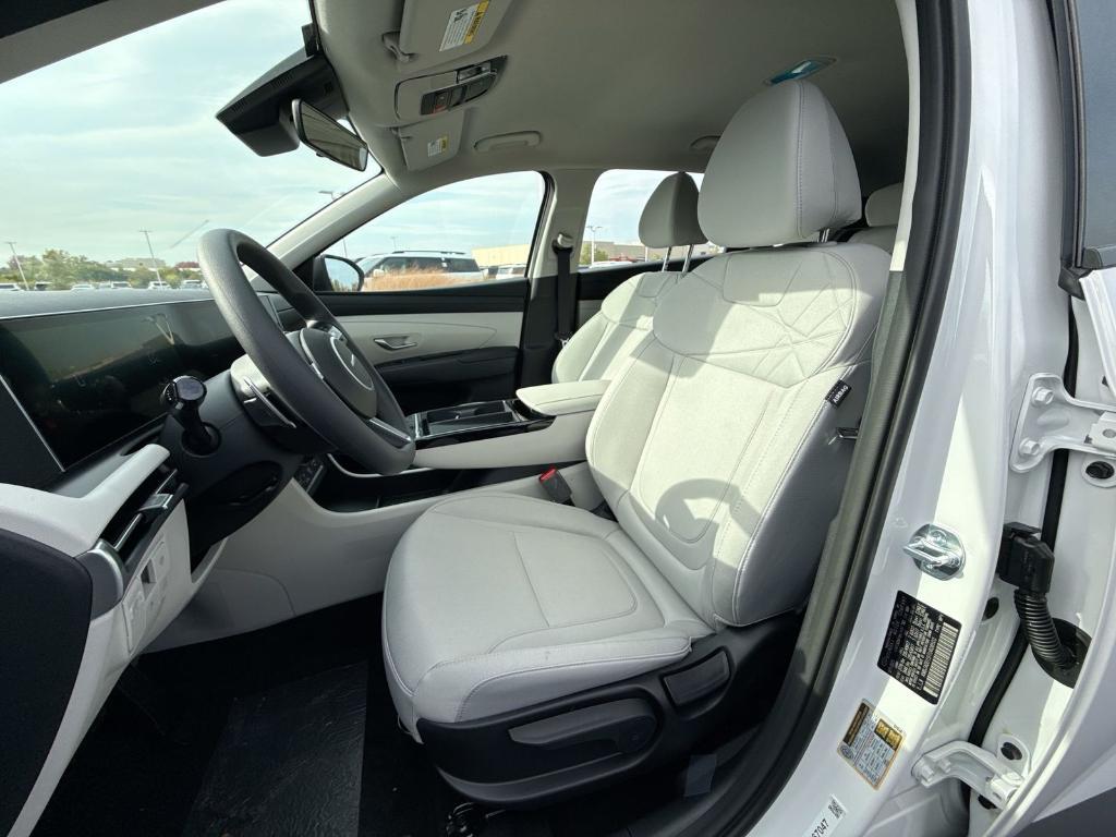 new 2026 Hyundai TUCSON Hybrid car, priced at $31,387