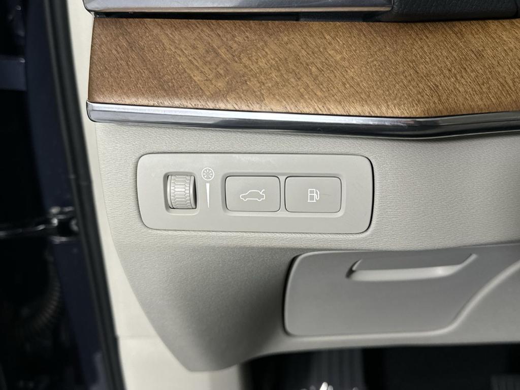 used 2021 Volvo XC90 Recharge Plug-In Hybrid car, priced at $29,395