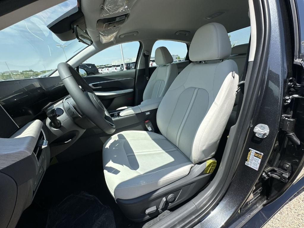 used 2025 Hyundai Sonata Hybrid car, priced at $25,891