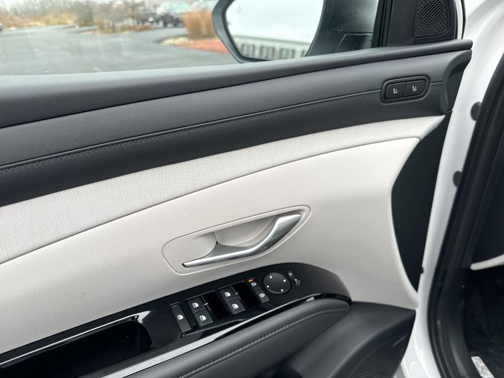 new 2026 Hyundai TUCSON Hybrid car, priced at $43,899