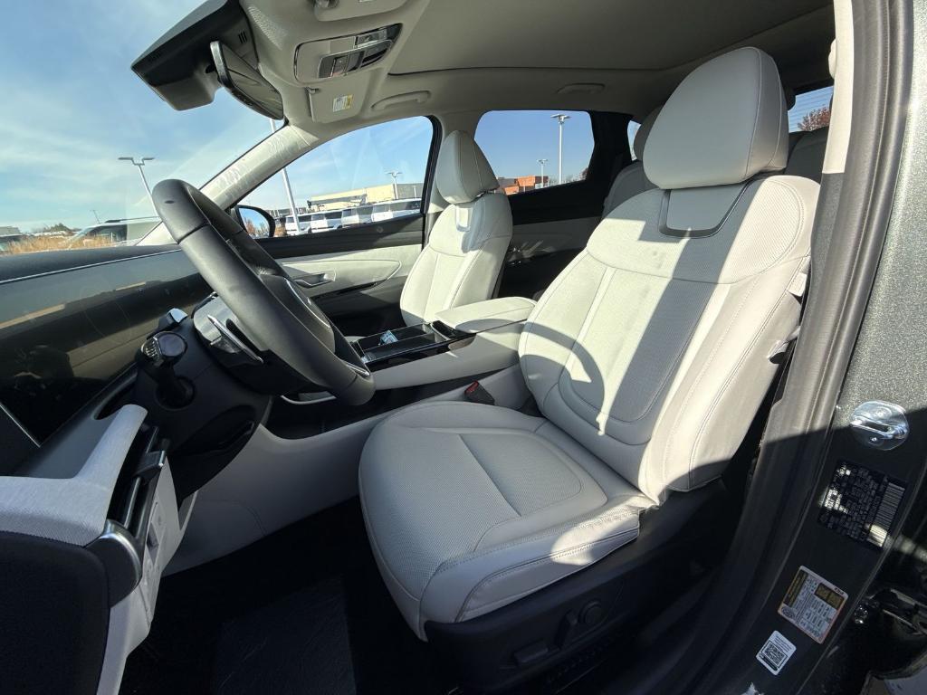 new 2026 Hyundai TUCSON Hybrid car, priced at $43,234