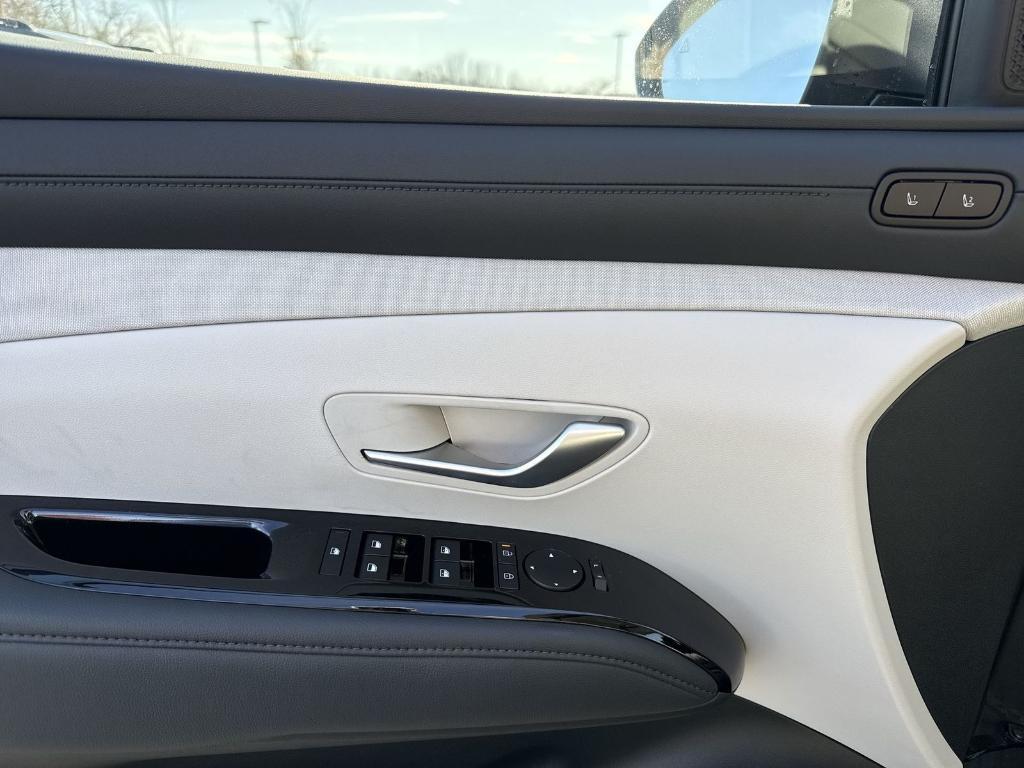 new 2026 Hyundai TUCSON Hybrid car, priced at $43,234