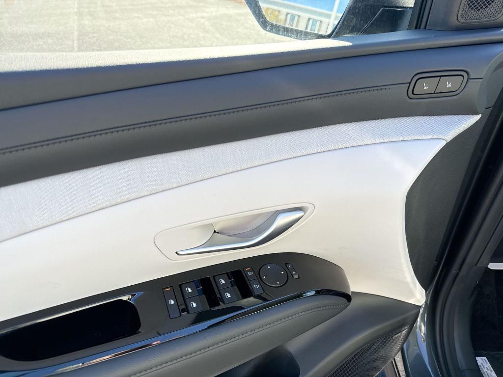 new 2026 Hyundai TUCSON Hybrid car, priced at $43,695